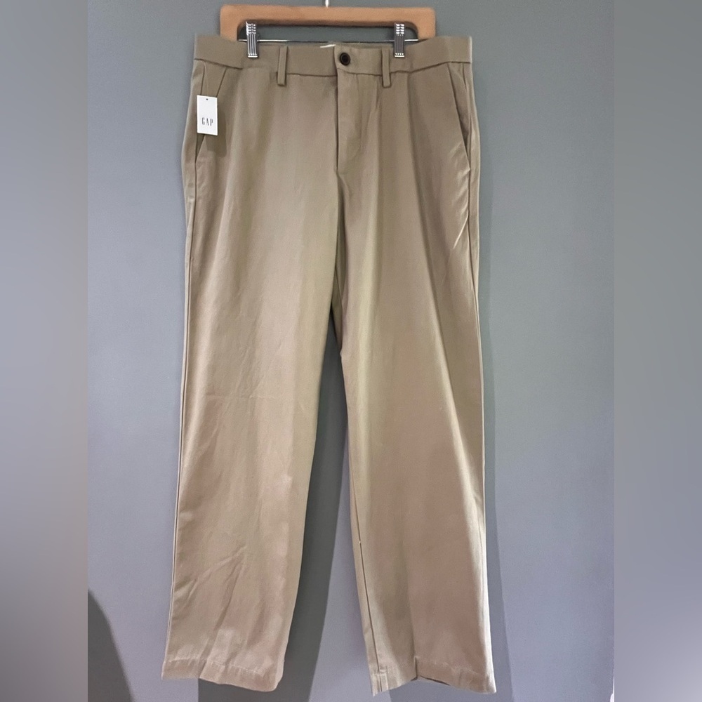 NWT Gap Khakis in Relaxed Fit Size 34x32
100% cotton - Picture 4 of 8
